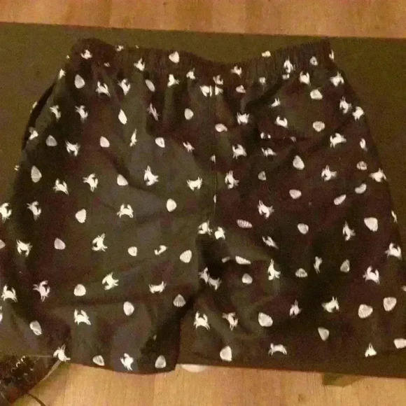 Maamgic board shorts with crabs and seashells. Mens medium - Picture 2 of 3